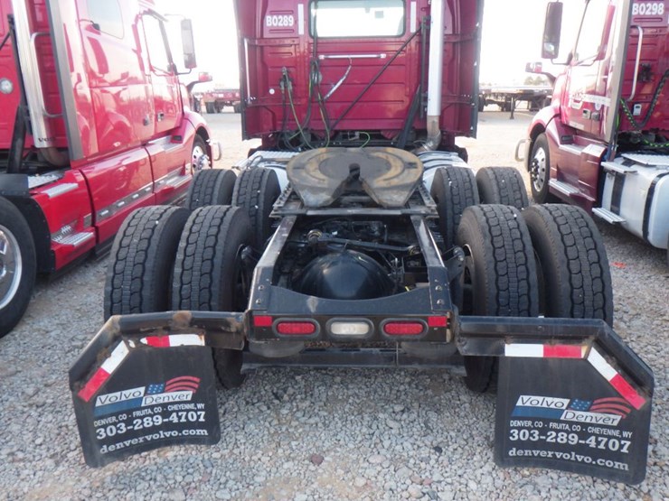 2021-volvo-vnl-300-image-8