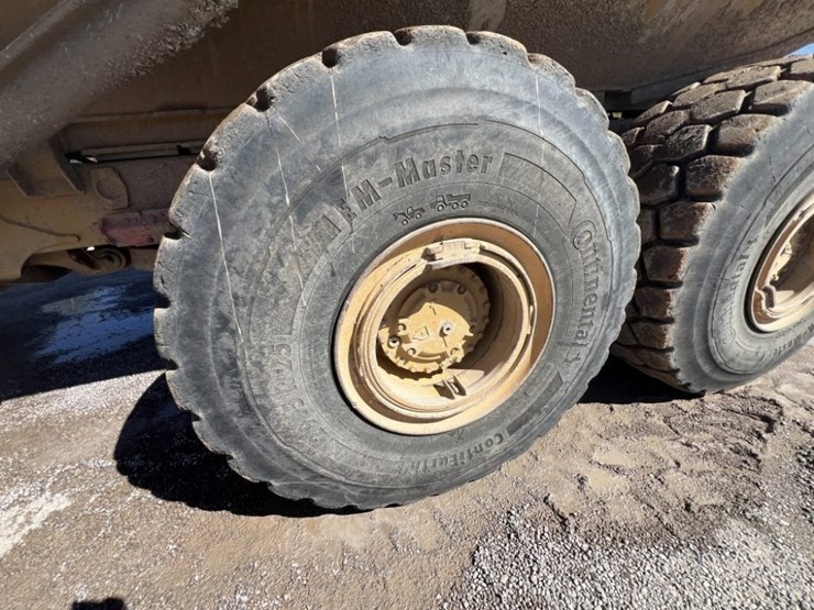 2013-caterpillar-740b-image-16