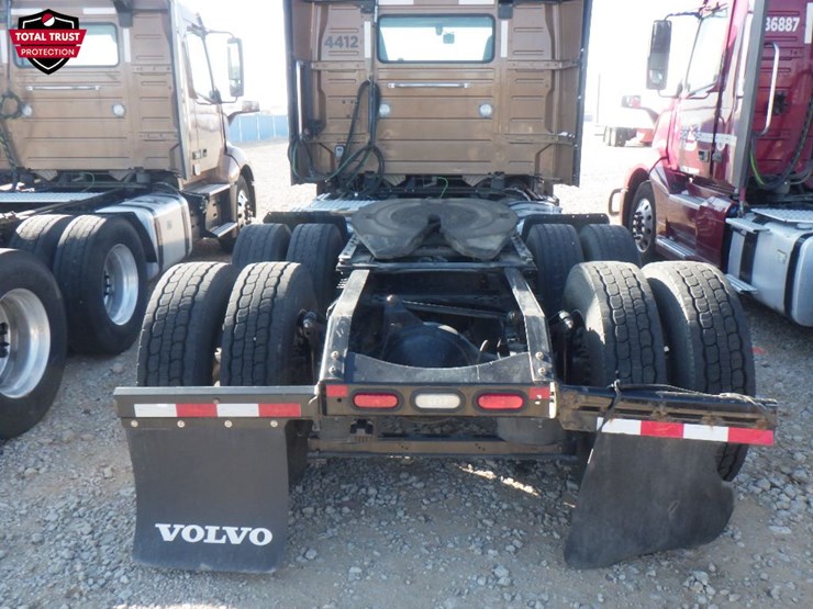 2022-volvo-vnl-300-image-8