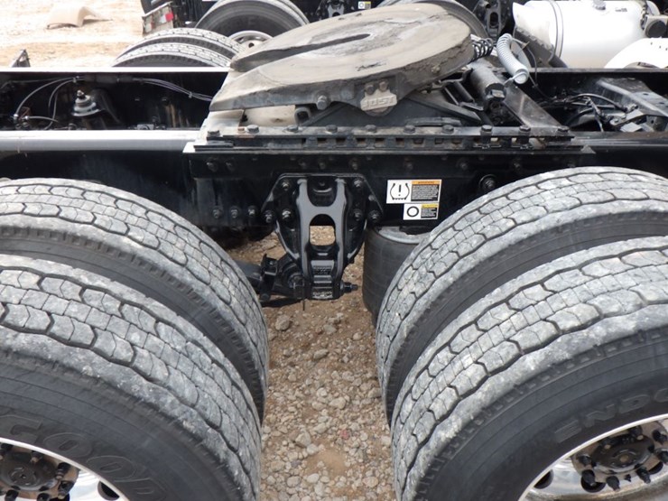 2022-kenworth-t680-image-6