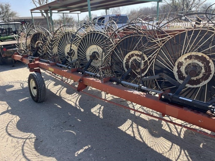 l2---h&s-high-capactity-16-wheel-rake-image-6