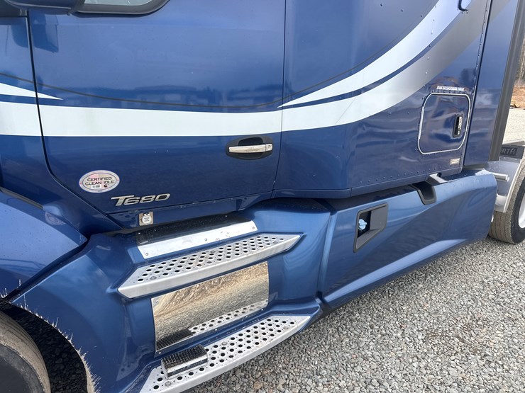 2020-kenworth-t680-image-15