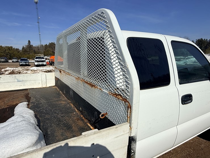 2006-chevrolet-3500hd-image-28