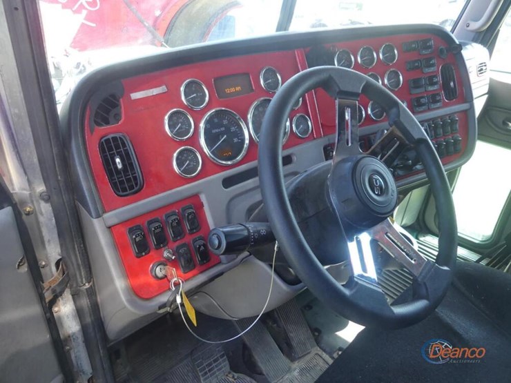 2017-peterbilt-389-image-15