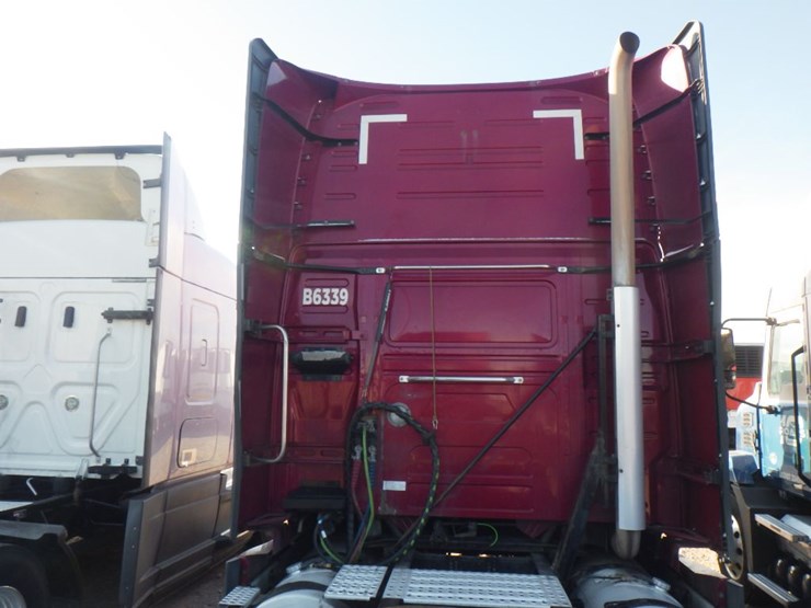 2020-volvo-vnl-760-image-13