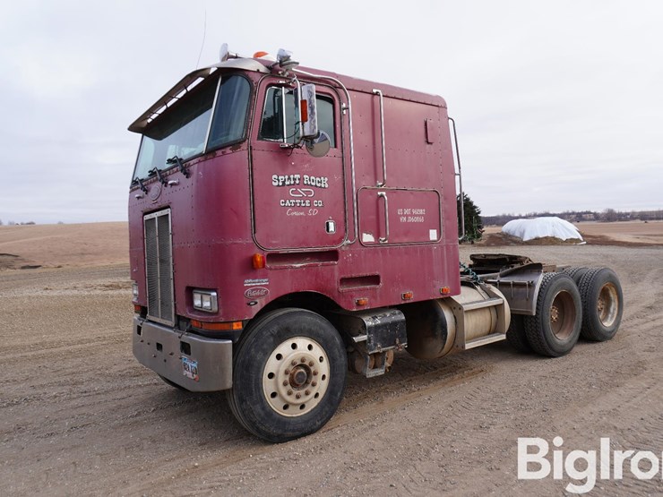 1988-peterbilt-362-image-1