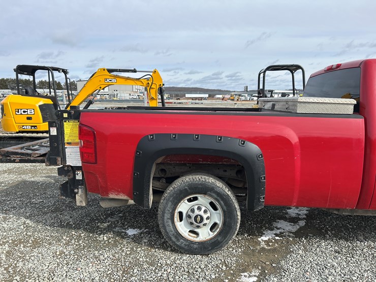 2012-chevrolet-silverado-2500-lt-image-18