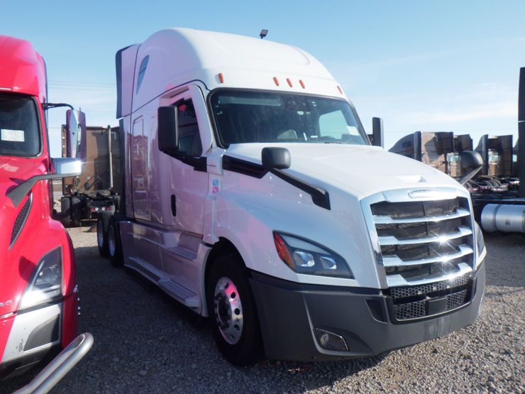 2021-freightliner-cascadia-126-image-3