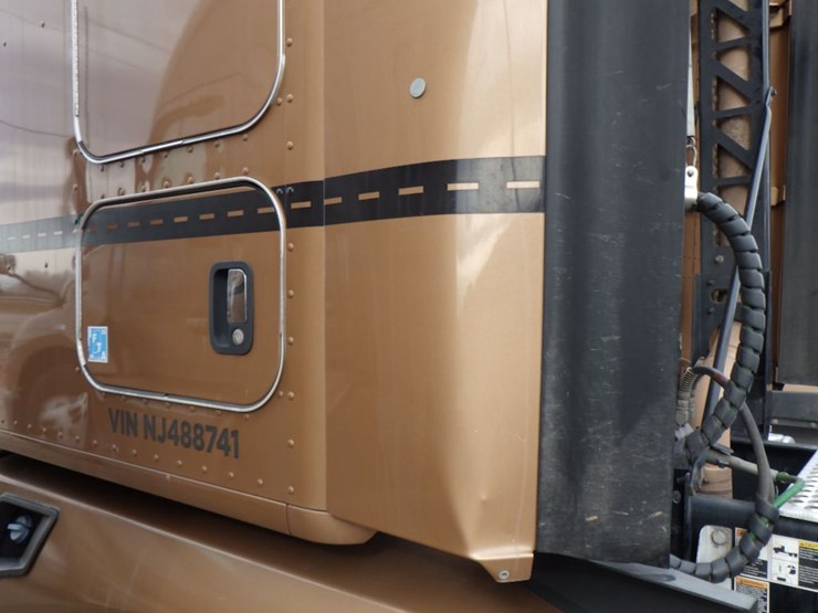 2022-kenworth-t680-image-23