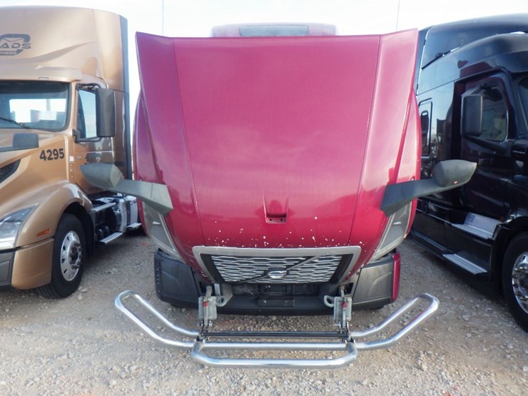 2019-volvo-vnl-760-image-27