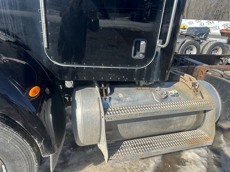 2015-peterbilt-337-image-16