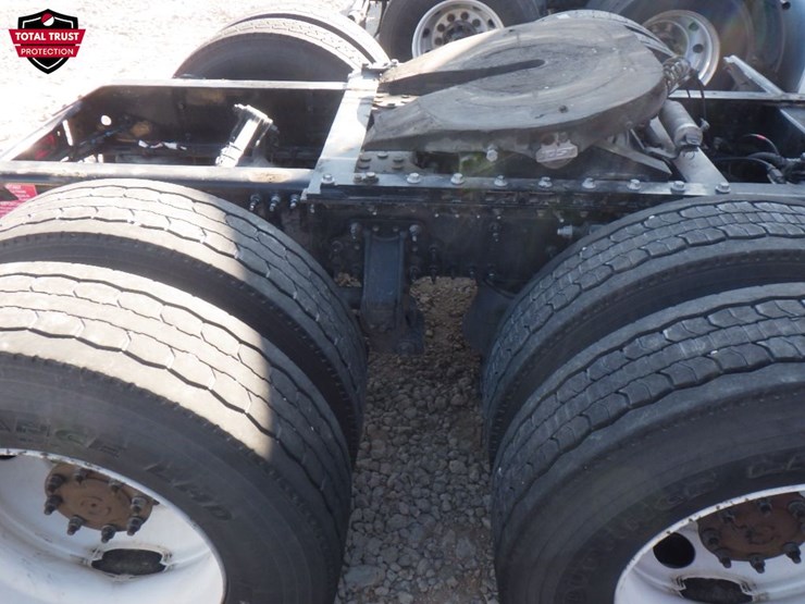 2022-volvo-vnl-300-image-4