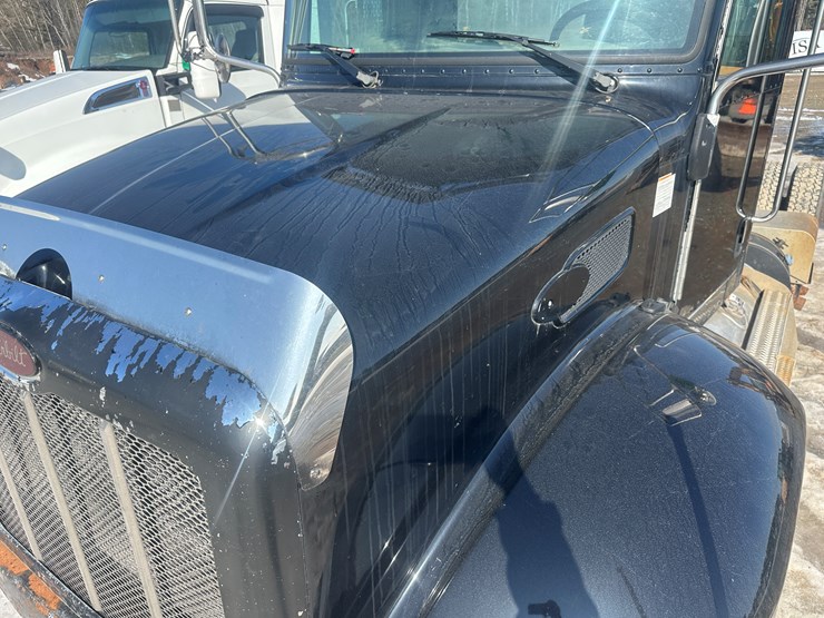 2015-peterbilt-337-image-10
