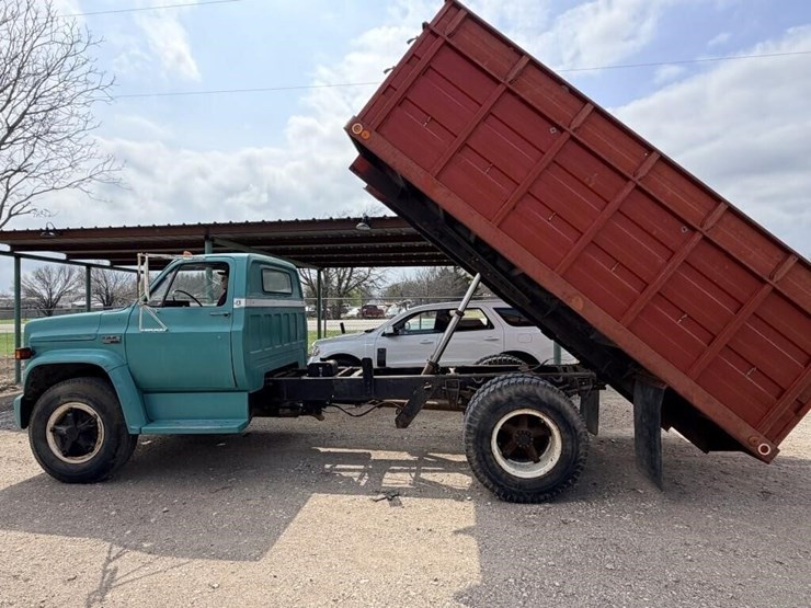 l2---1974-gmc-6500-grain-truck-image-23
