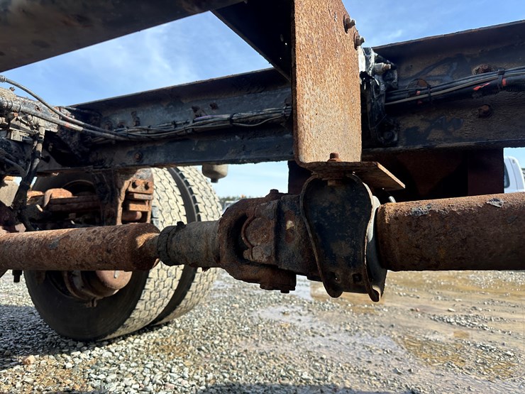 2015-peterbilt-337-image-53