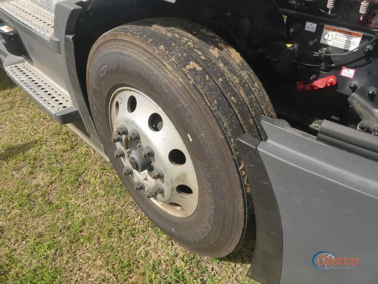 2026-freightliner-cascadia-116-image-11