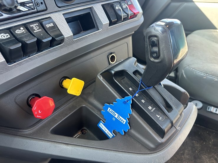 2017-kenworth-t680-image-39