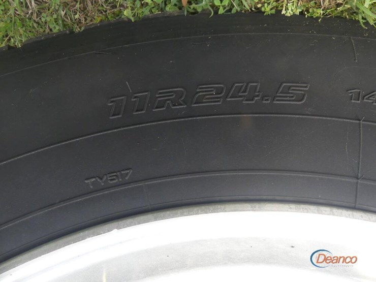 2022-peterbilt-389-image-8