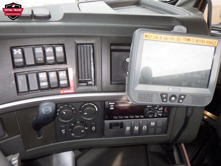 2022-volvo-vnl-300-image-18