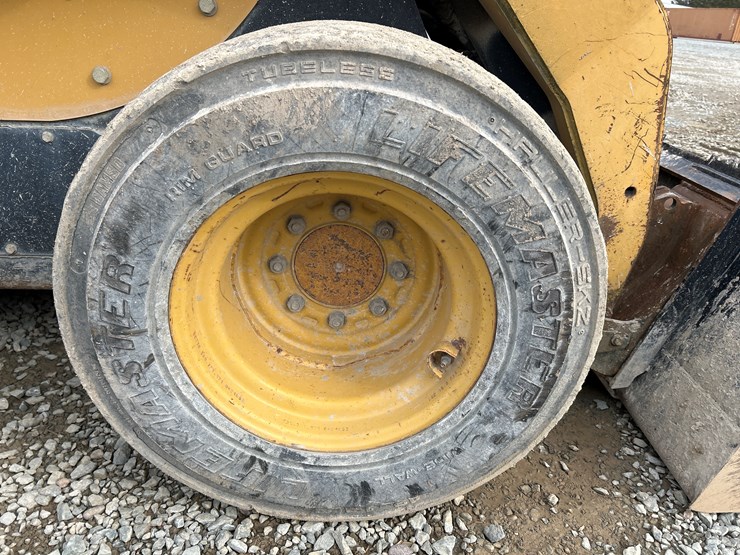 caterpillar-252b-image-38