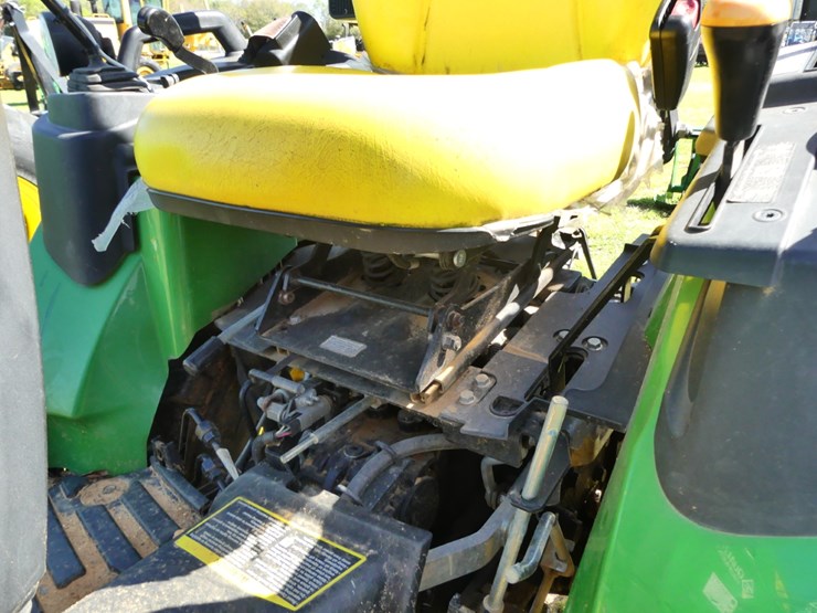 2025-john-deere-2025r-image-18