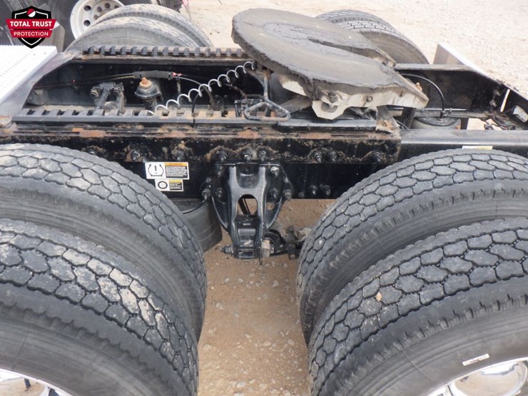 2023-peterbilt-389-image-16