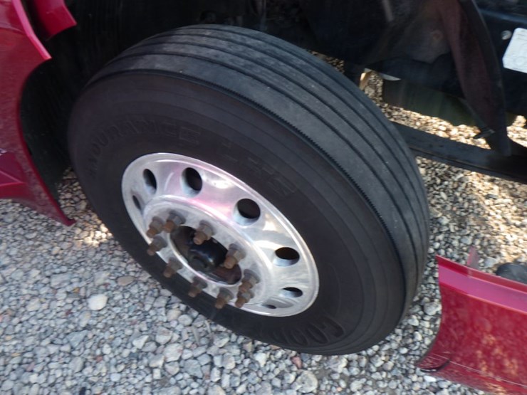 2021-volvo-vnl-300-image-22