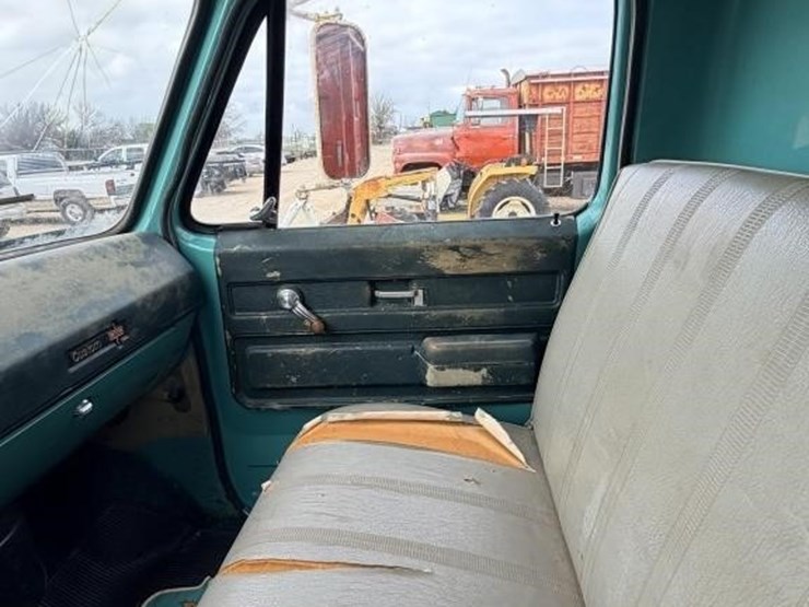 l2---1974-gmc-6500-grain-truck-image-11