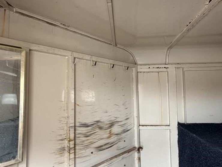 l2---1994-logan-coachman-3-horse-trailer-image-13