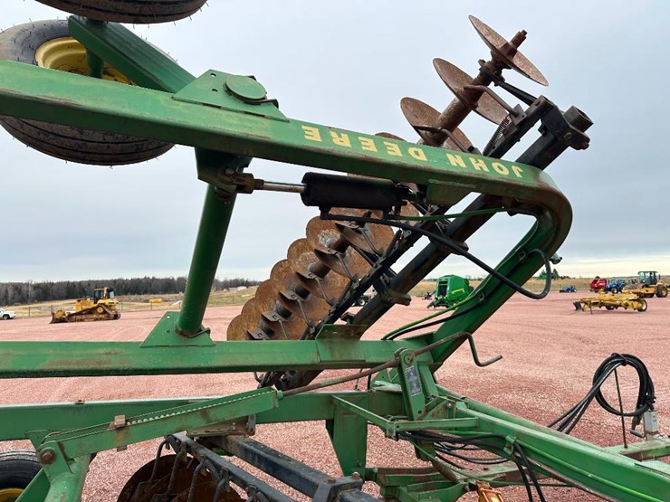 john-deere-235-image-26