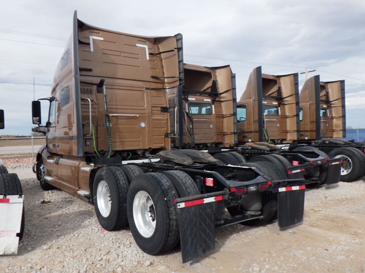 2022-volvo-vnl-760-image-14