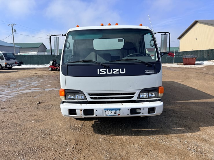 2004-isuzu-npr-image-2