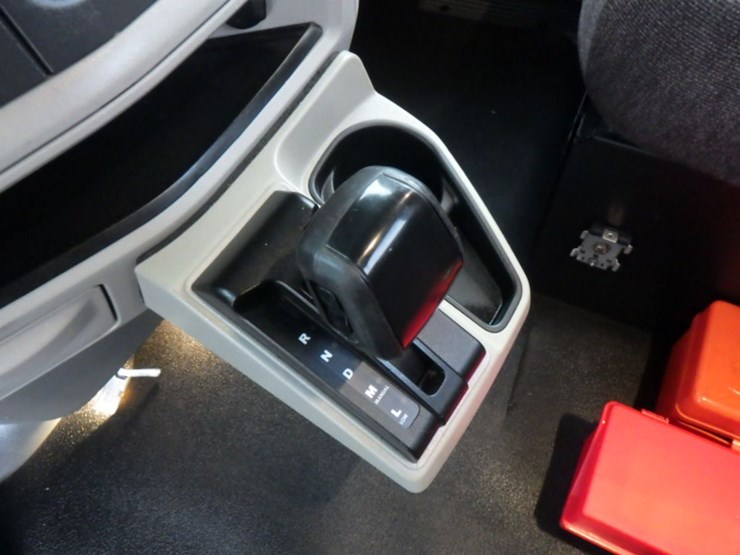 2018-peterbilt-579-image-19