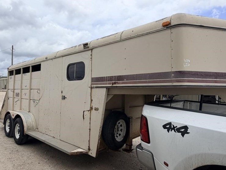l2---1994-logan-coachman-3-horse-trailer-image-1