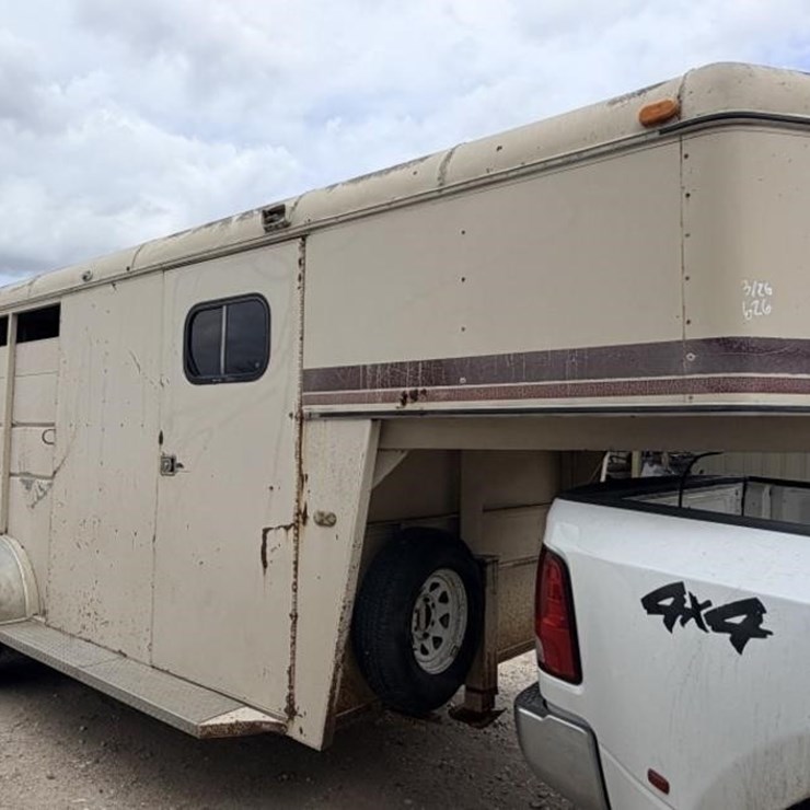 L2 - 1994 Logan Coachman 3 Horse Trailer