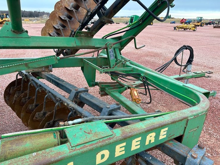 john-deere-235-image-22