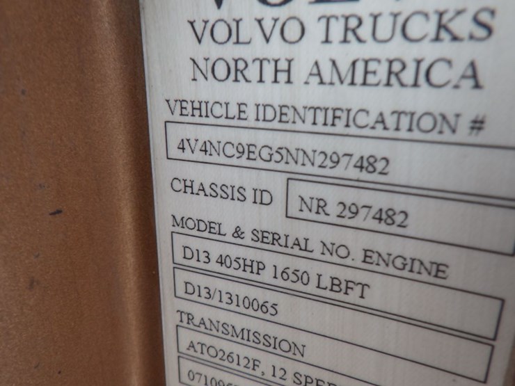 2022-volvo-vnl-300-image-16