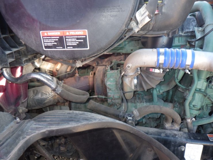 2021-volvo-vnl-300-image-22