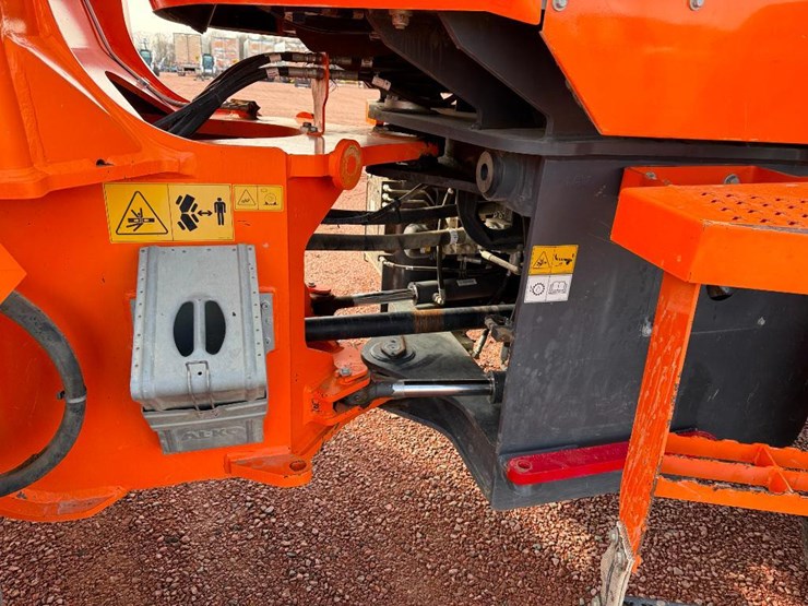 2017-doosan-dl220-5-image-40