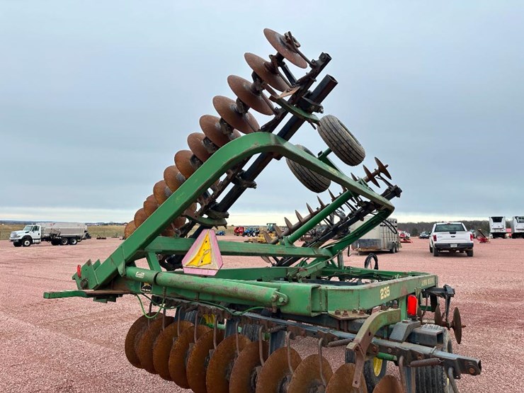 john-deere-235-image-16