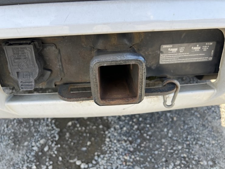 2013-chevrolet-suburban-image-20