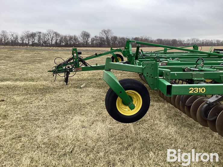 john-deere-2310-image-9