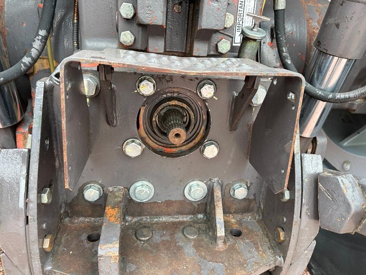 massey-ferguson-8160-image-41