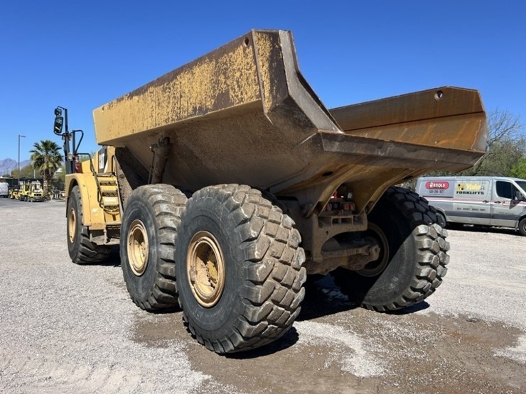 2013-caterpillar-740b-image-3