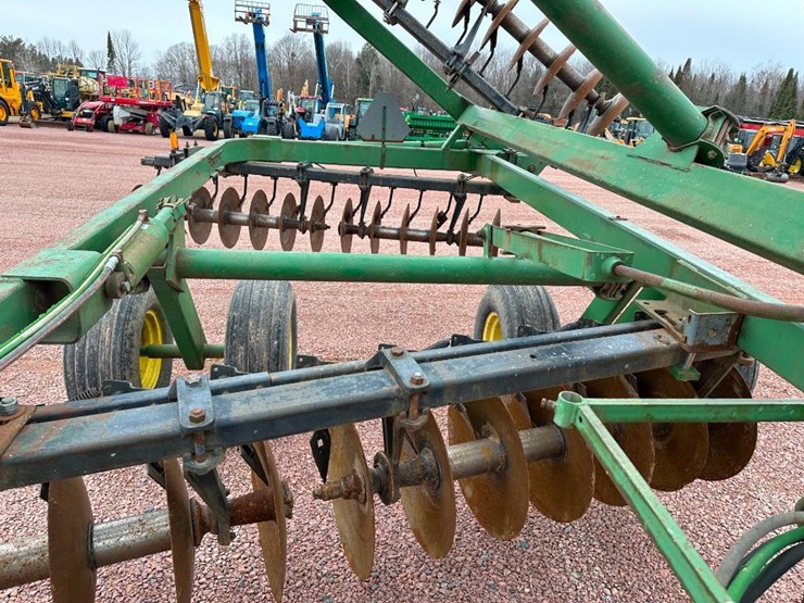 john-deere-235-image-33