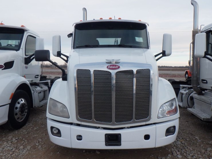 2018-peterbilt-579-image-2