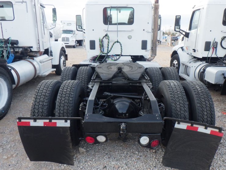 2018-peterbilt-579-image-8