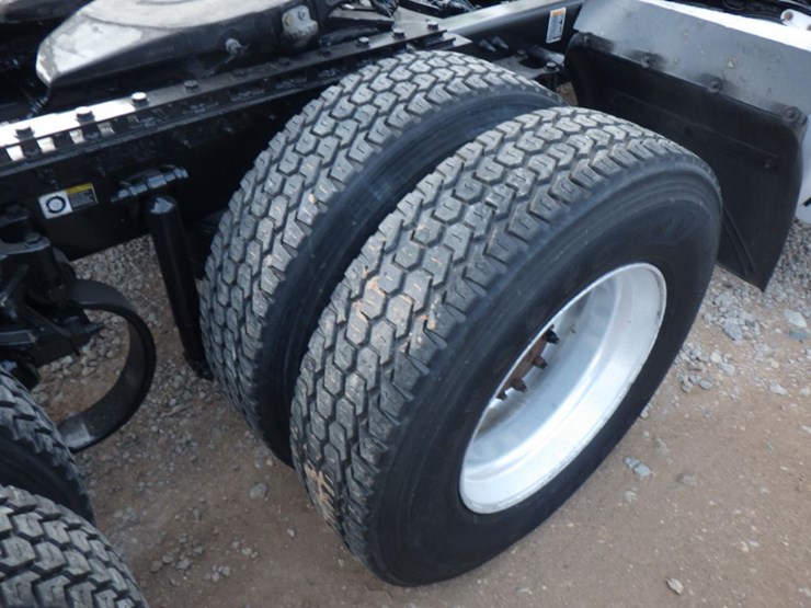 2018-peterbilt-579-image-5