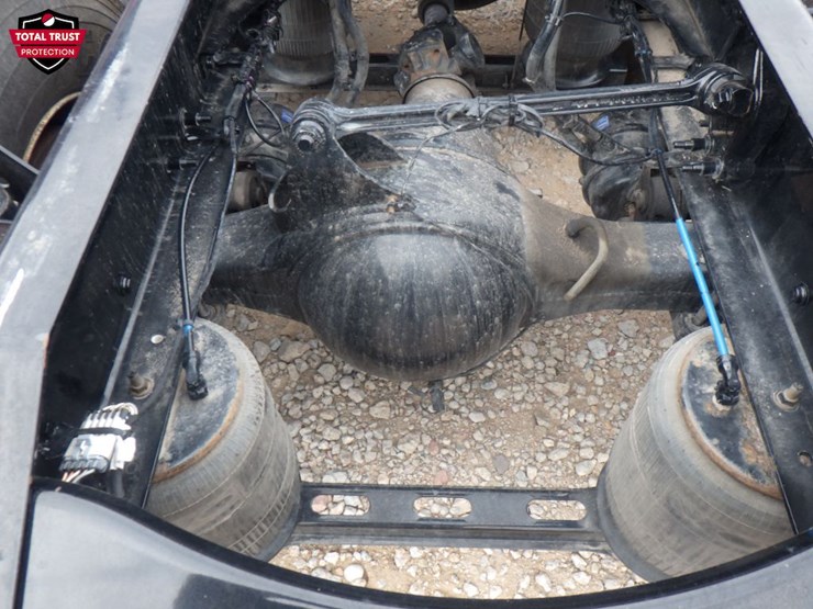 2023-volvo-vnl-300-image-9