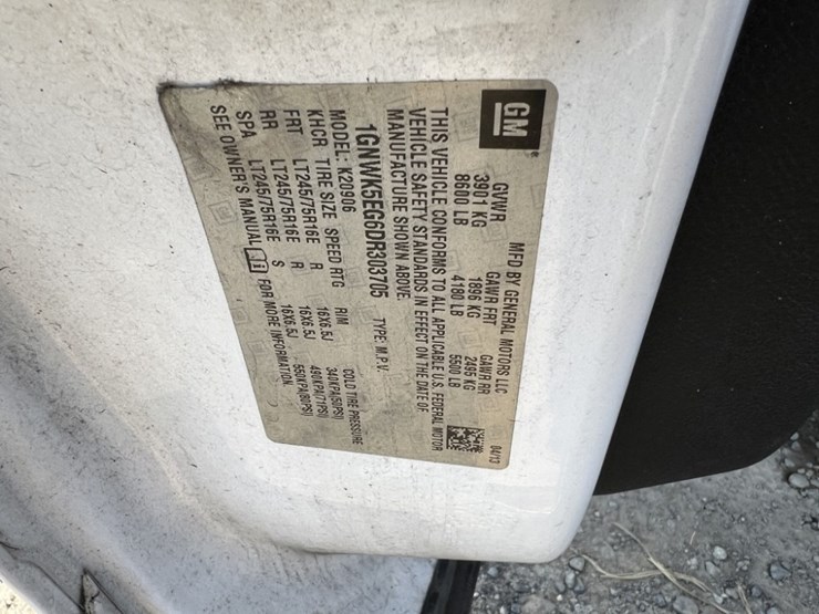 2013-chevrolet-suburban-image-10